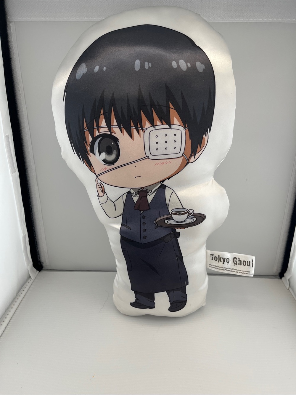 Ken Kaneki from Tokyo Ghoul dressed in his Anteiku cafe serve